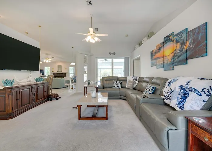 Pool, Grill & Golf Course Views: Spring Hill Stay!