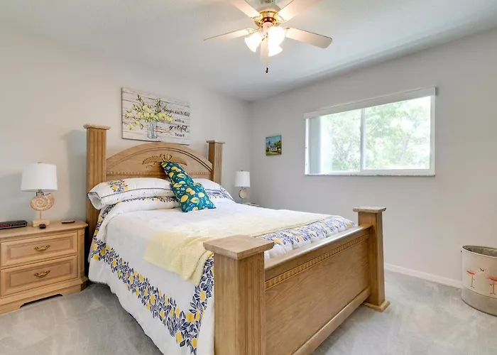 Pool, Grill & Golf Course Views: Spring Hill Stay!