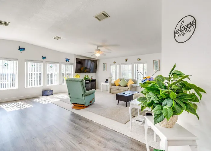 Waterfront Weeki Wachee Home W/ Fire Pit!