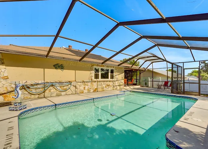 5 Mi To Weeki Wachee: Spring Hill Home W/ Lanai