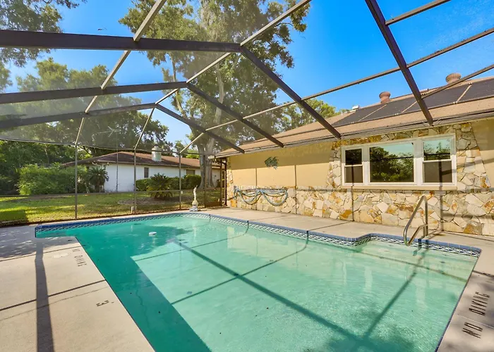 5 Mi To Weeki Wachee: Spring Hill Home W/ Lanai