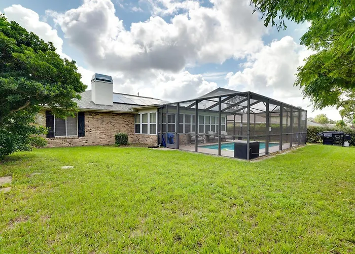 Heated Pool & 4-In-1 Grill: Spring Hill Haven!